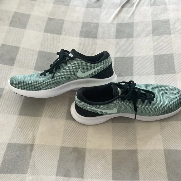 Nike Women's Sneakers - Mint Green and Black - Picture 3 of 6